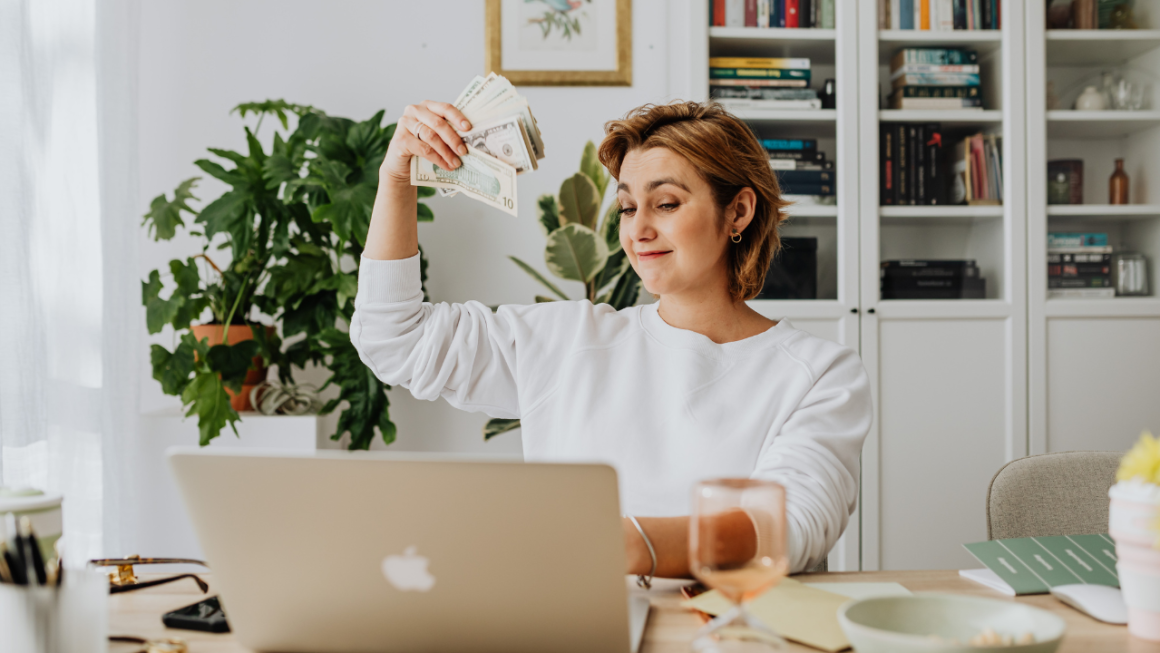 Combien gagner par mois pour vivre dignement