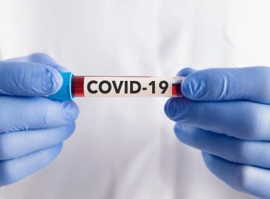 covid-19-theorie-complotiste-etait-vraie-depuis-debut