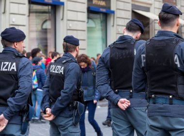 Fils assassiné père retrouve le meurtrier et l'abat