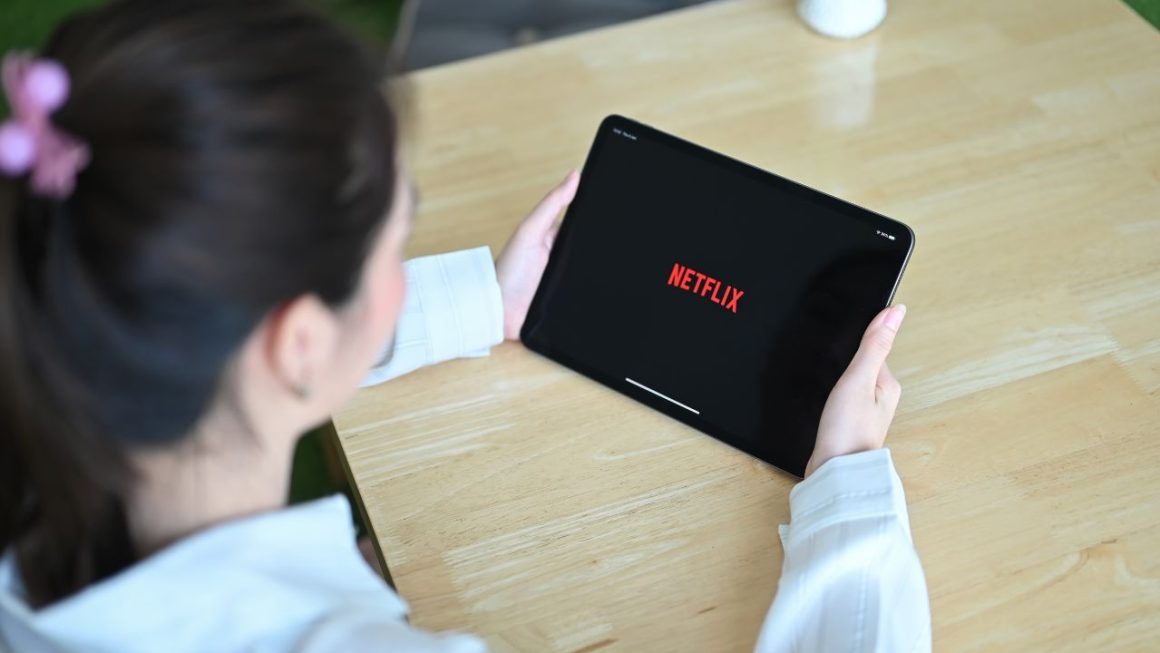 Netflix nouvelle série française carton monde entier