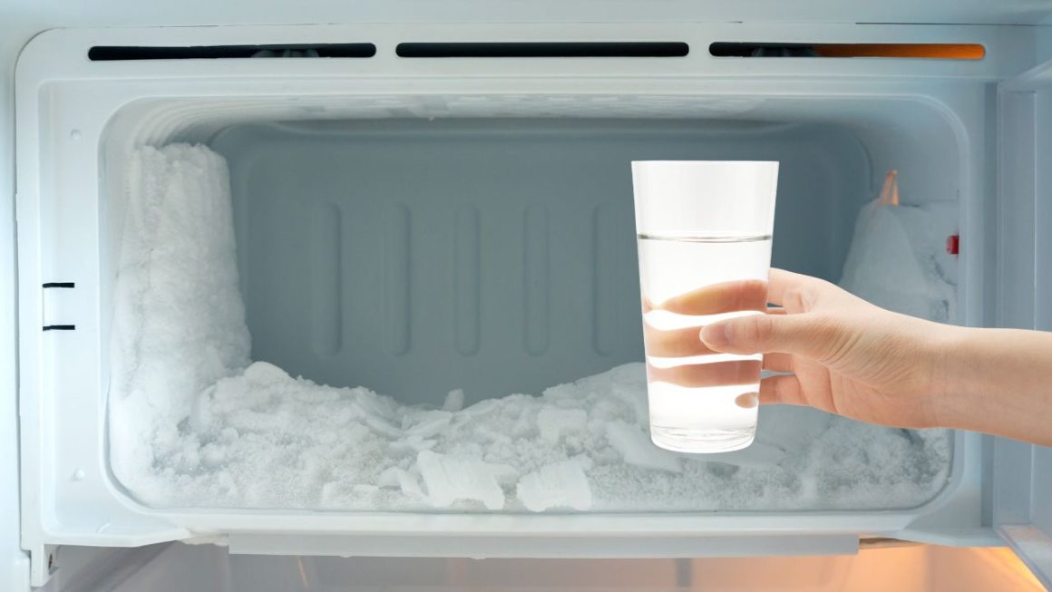 Verre eau congélateur astuce vacances