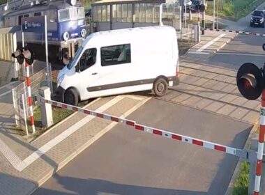 Accident camionnette train pologne vidéo choc