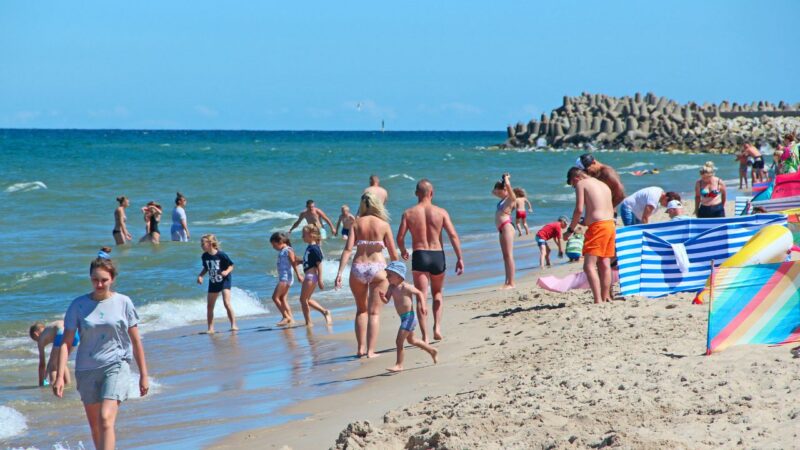 ado expulsée plage maillot