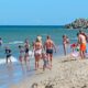 ado expulsée plage maillot