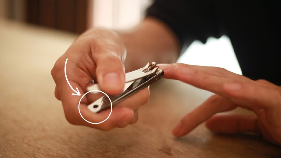 Petit trou coupe ongles utilité