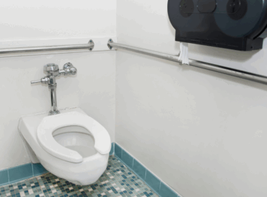 toilettes femmes espace vide