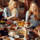 Vous aidez à débarrasser la table au restaurant signification